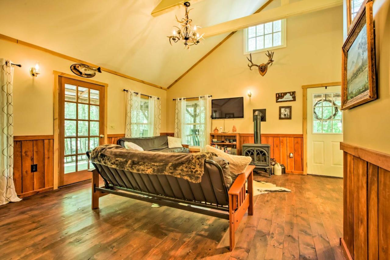 Clearwater Cabin On 10 Acres With Trout Stream! Monterey Экстерьер фото