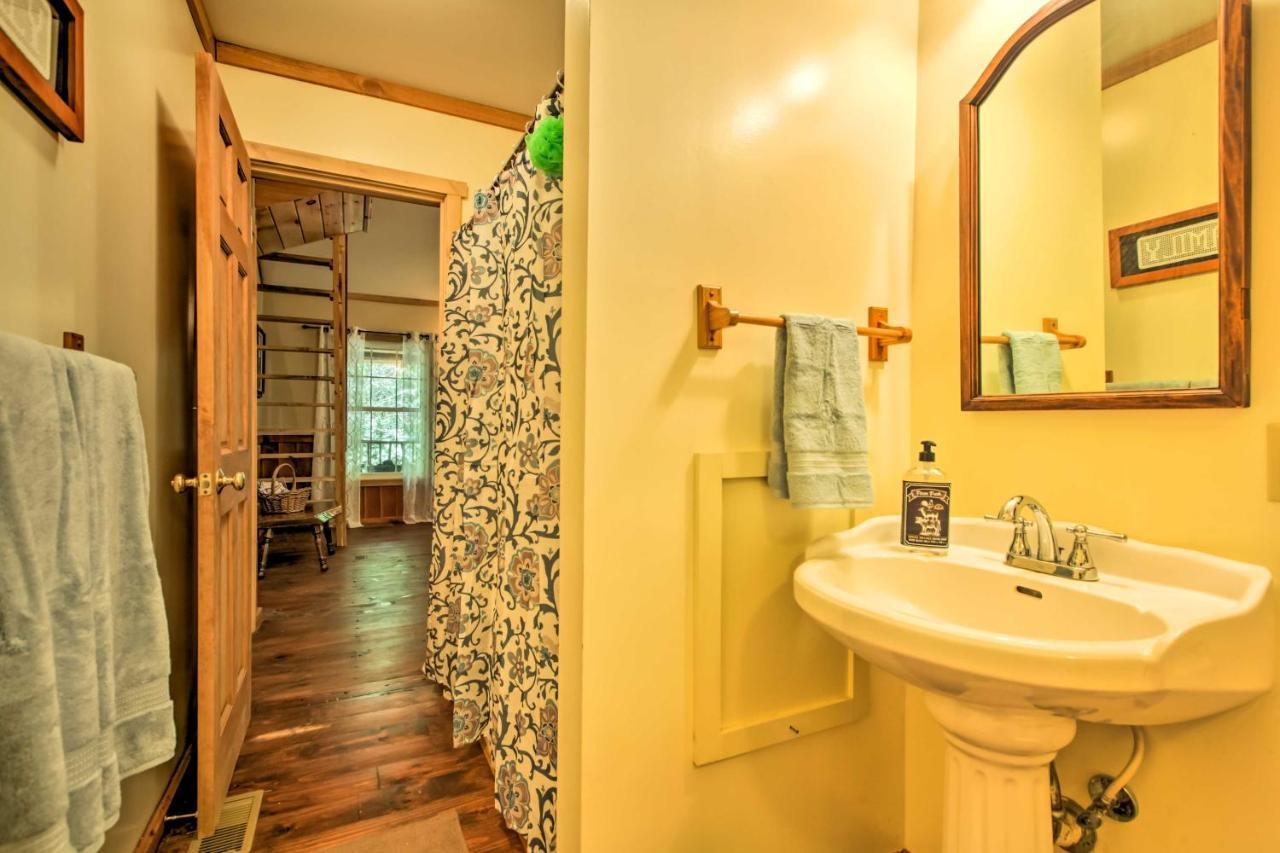 Clearwater Cabin On 10 Acres With Trout Stream! Monterey Экстерьер фото